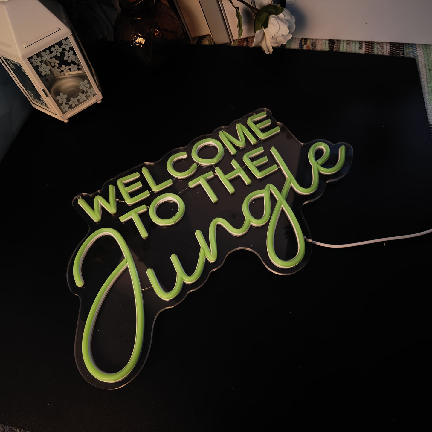 Neon LED “Welcome to the Jungle” – Letreiro Luminoso Verde USB