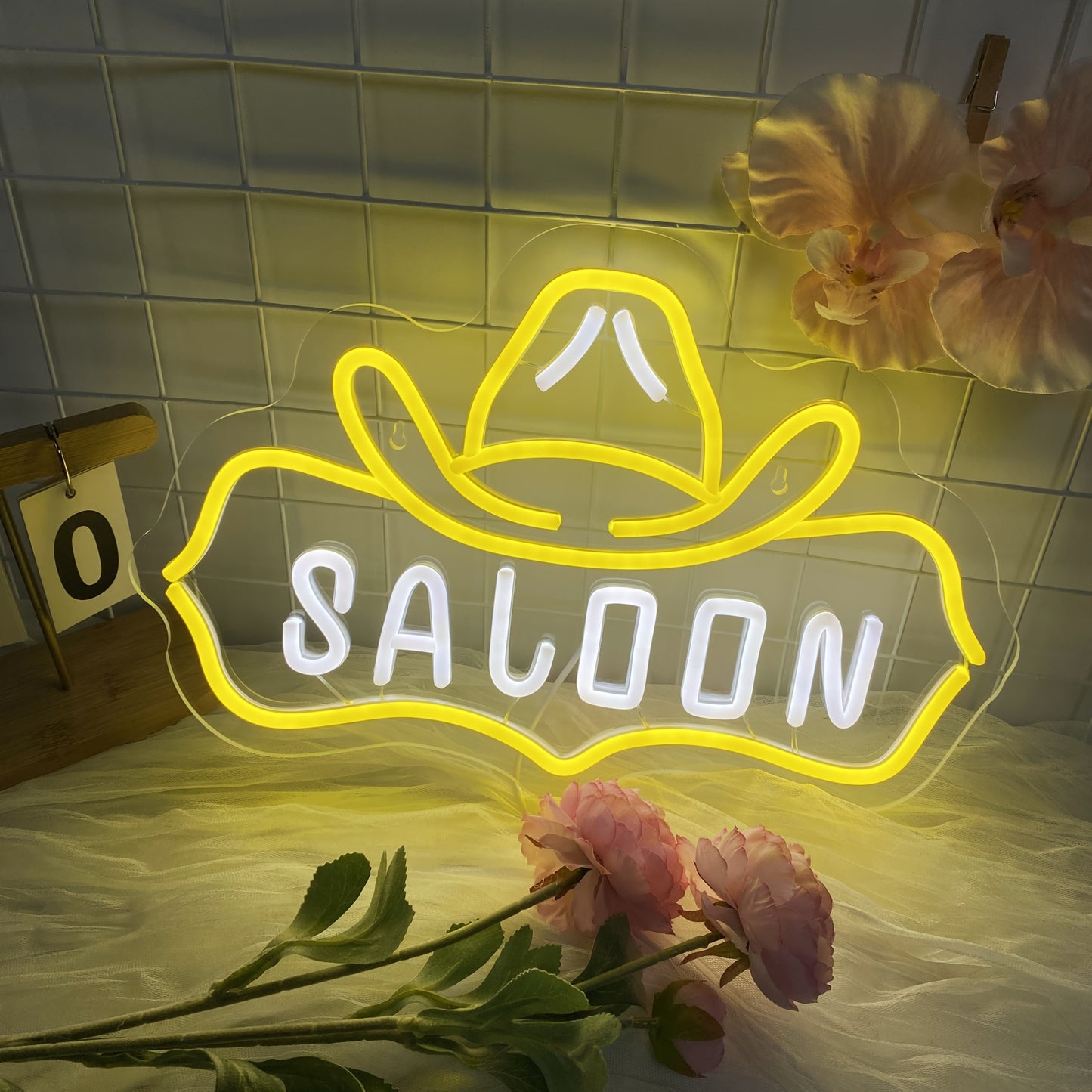 Saloon LED Neon — Iluminação Night Glow